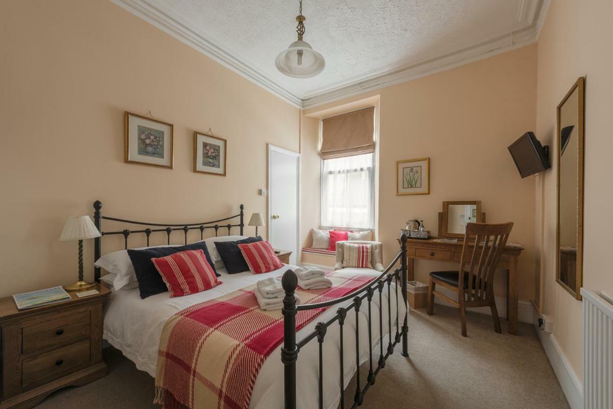 Cliftons Guest House Truro Exterior photo