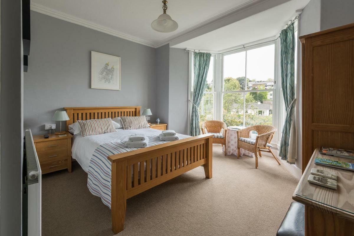 Cliftons Guest House Truro Exterior photo